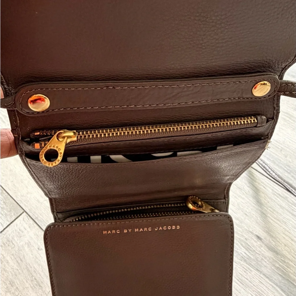 Marc by Marc Jacobs Gray Leather Wallet Crossbody - Picture 5 of 9